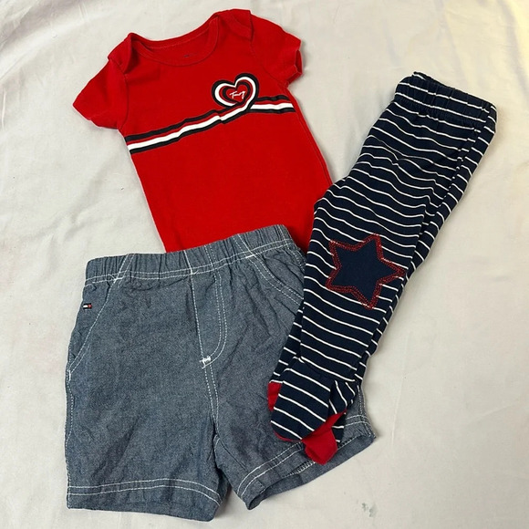 Tommy Hilfiger - 3 piece baby outfit. Size 3-6 months - Picture 1 of 10